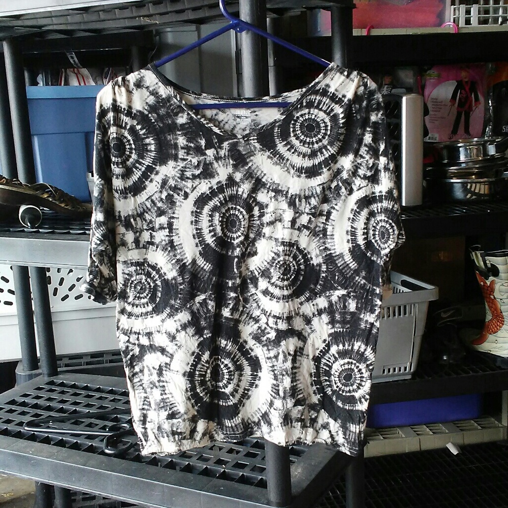 Tie dye look shirt Sz M